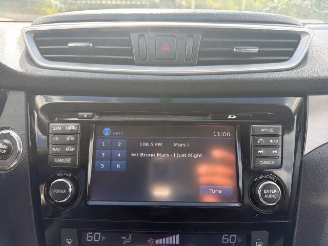 Used 2016 Red Nissan SV image 19