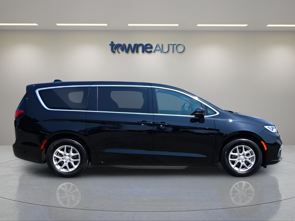 Used 2025 Black Chrysler Select image 6