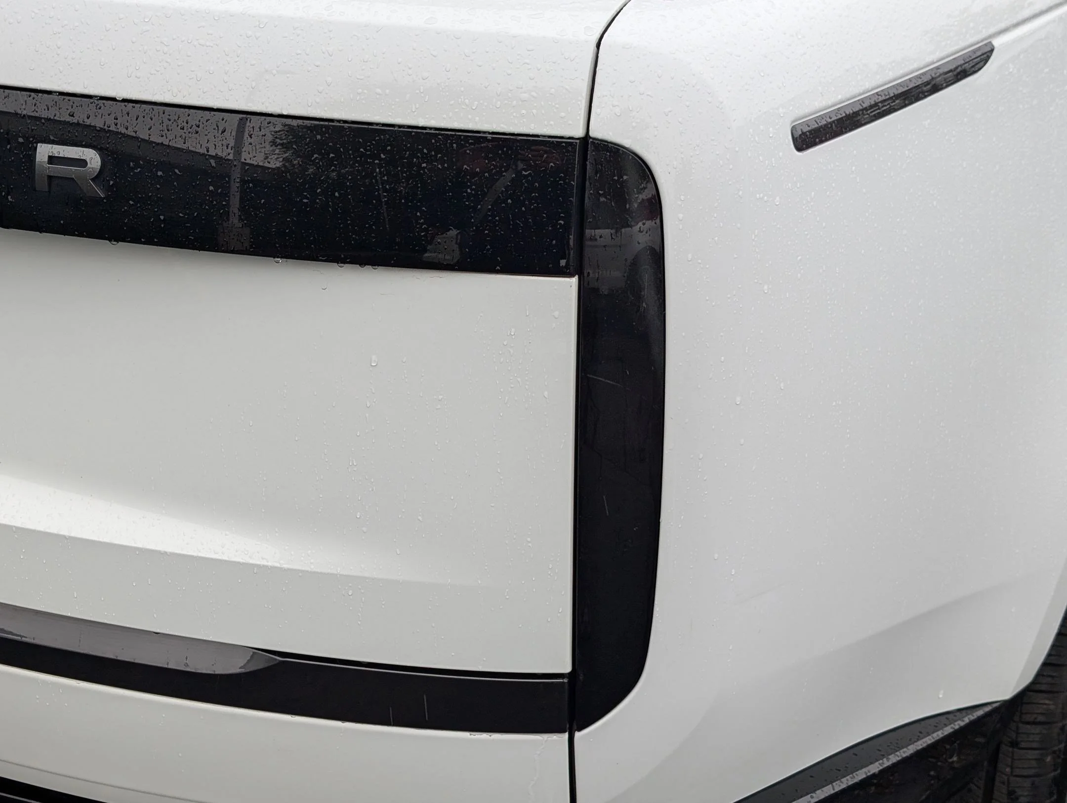 Used 2025 Icy White SV Bespoke Special Effect Satin Land Rover SE image 11