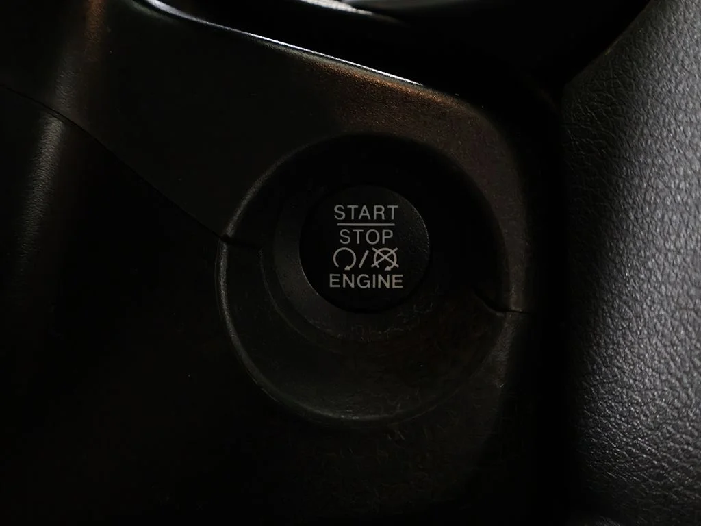 Used 2020 Red Jeep Latitude image 34