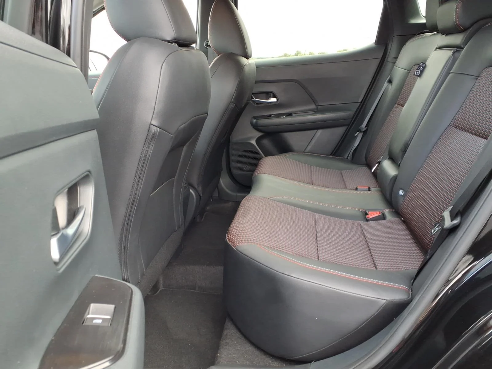 Used 2026 Super Black Nissan SR image 5