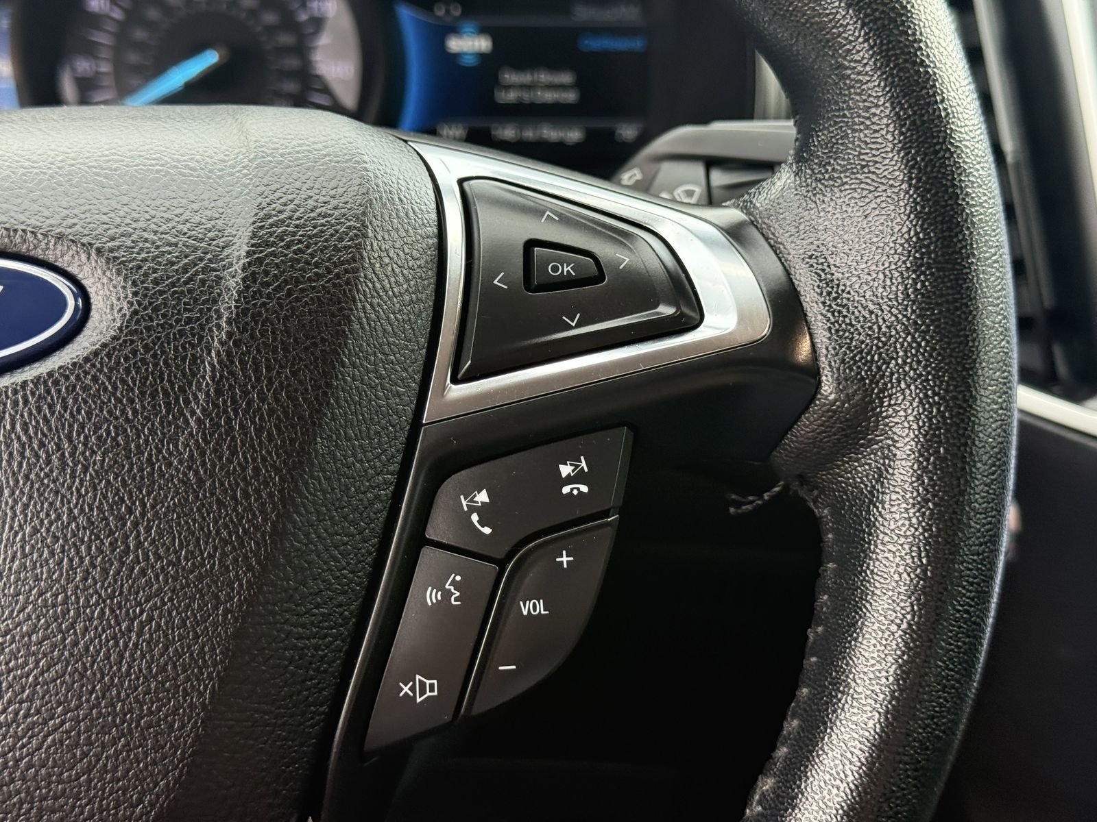 Used 2022 Oxford White Ford SEL image 30
