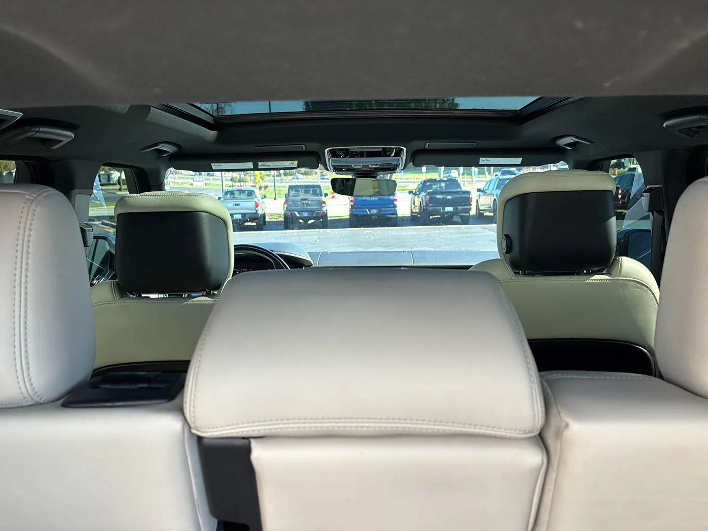 Used 2021 Eiger Grey Land Rover HSE Silver Edition image 27