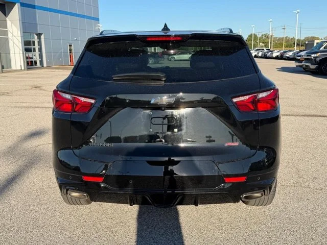 Used 2022 BLACK Chevrolet RS image 4