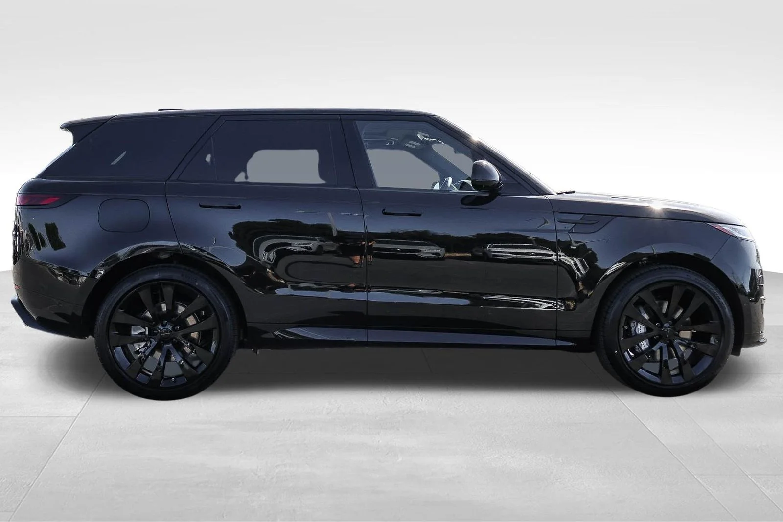 New 2026 Santorini Black Land Rover Dynamic SE image 4