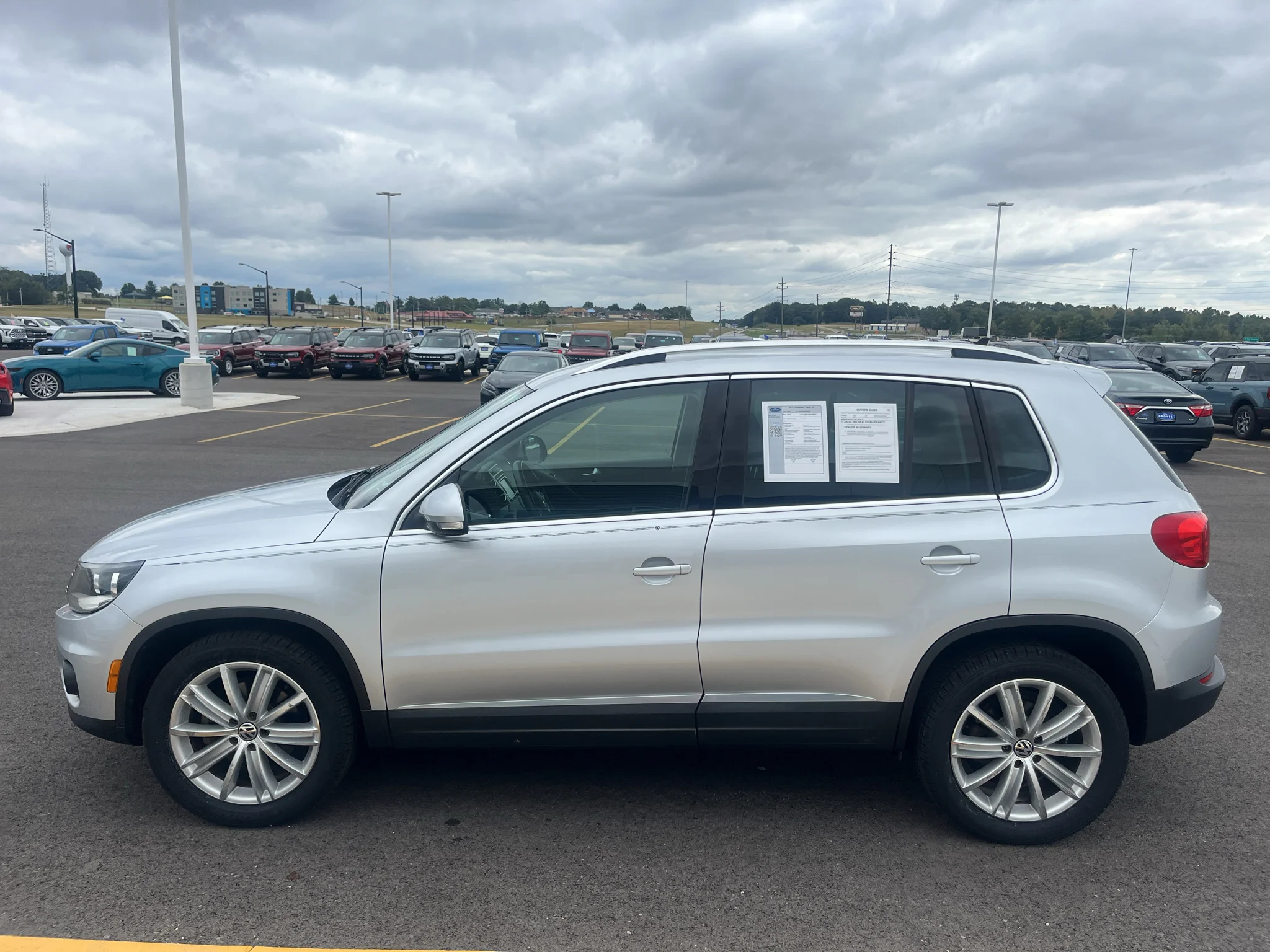 Used 2012 Reflex Silver Metallic Volkswagen SE image 8