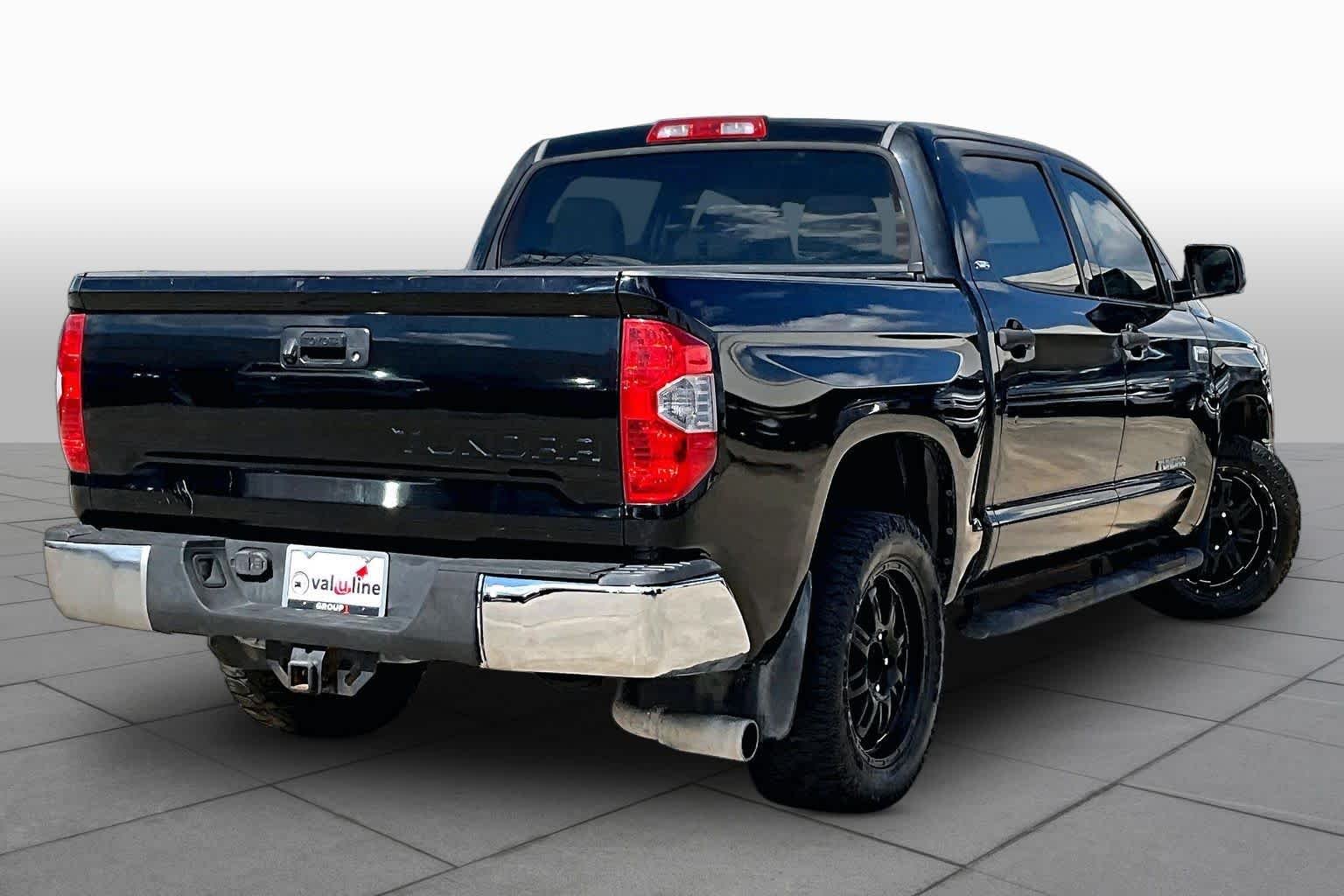 Used 2014 Black Toyota SR5 image 13