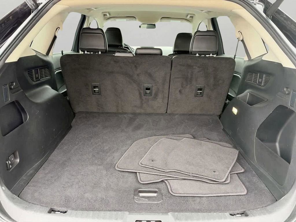 Used 2022  Ford SEL image 7
