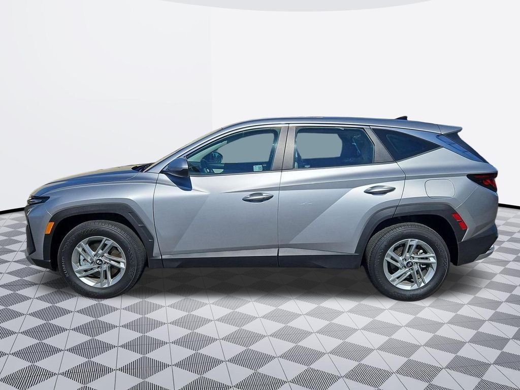 Used 2025 Silver Hyundai SE image 3