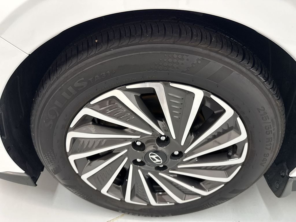 Used 2024 White Hyundai Limited image 33