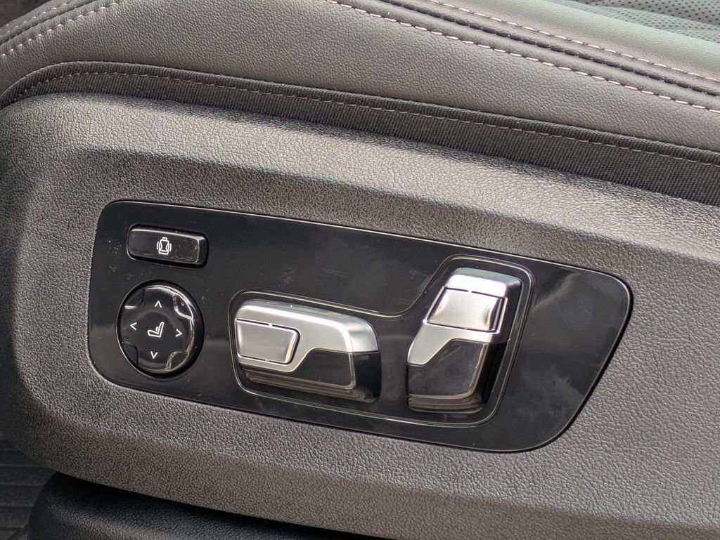 New 2026 Dravit Grey Metallic BMW xDrive40i image 13