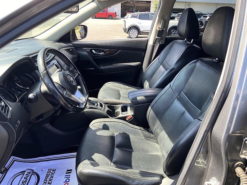 Used 2018 Gun Metallic Nissan SL image 11