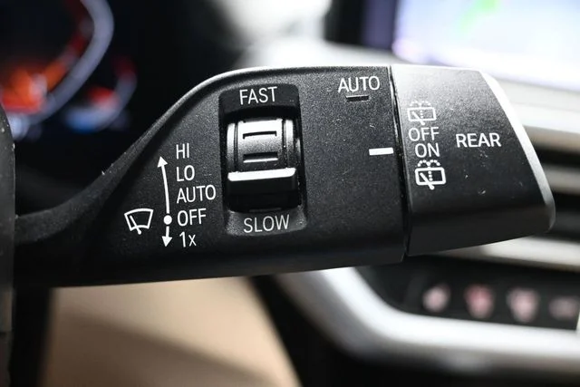Used 2022 White BMW xDrive30i image 22