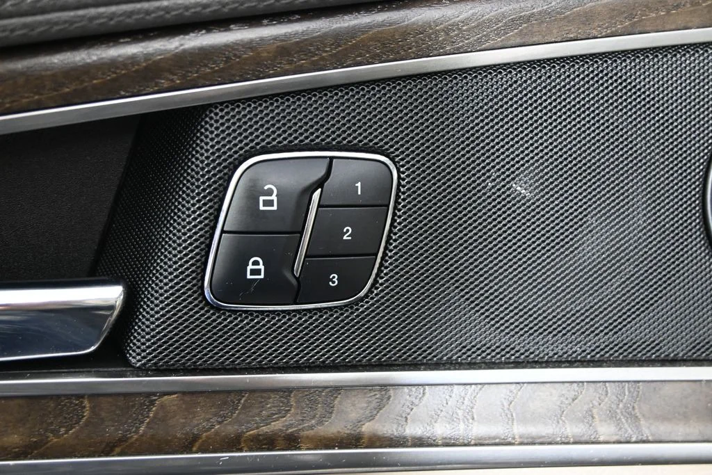 Used 2016 Black Lincoln Reserve image 20