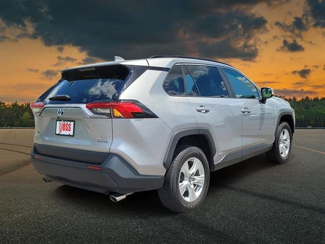 Certified Used 2021 SILVER SKY METALLIC Toyota  image 4