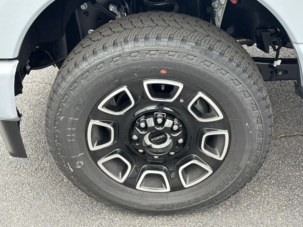 New 2026 Gray Ford Platinum image 11