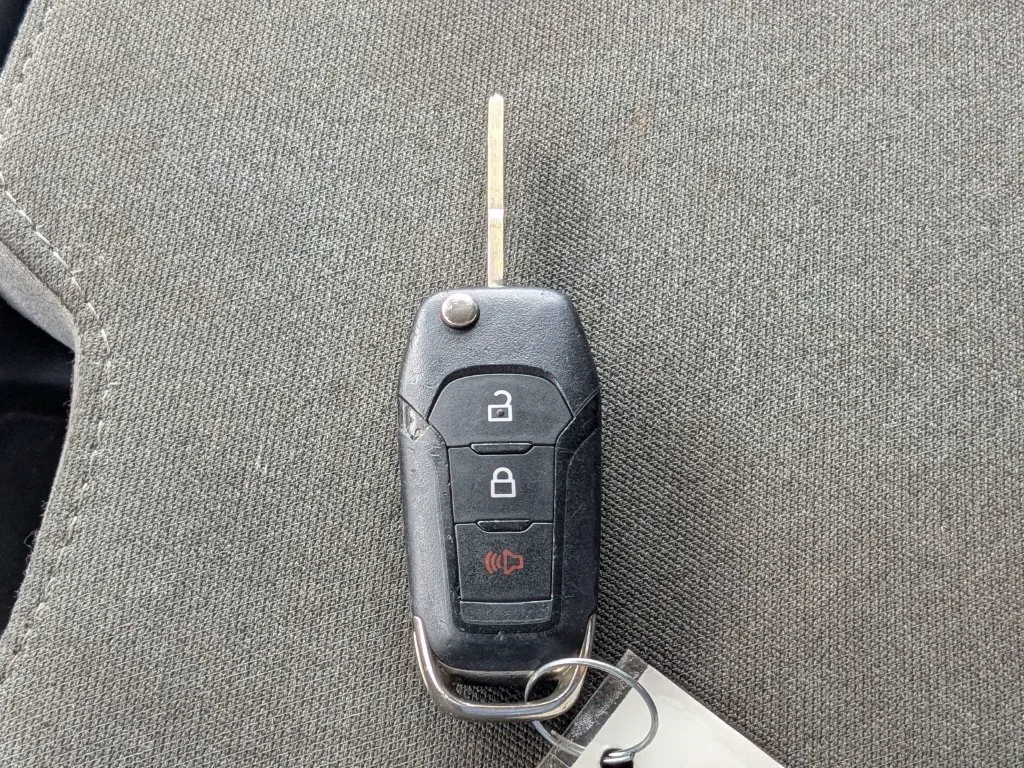 Used 2023 Oxford White Ford XLT image 29
