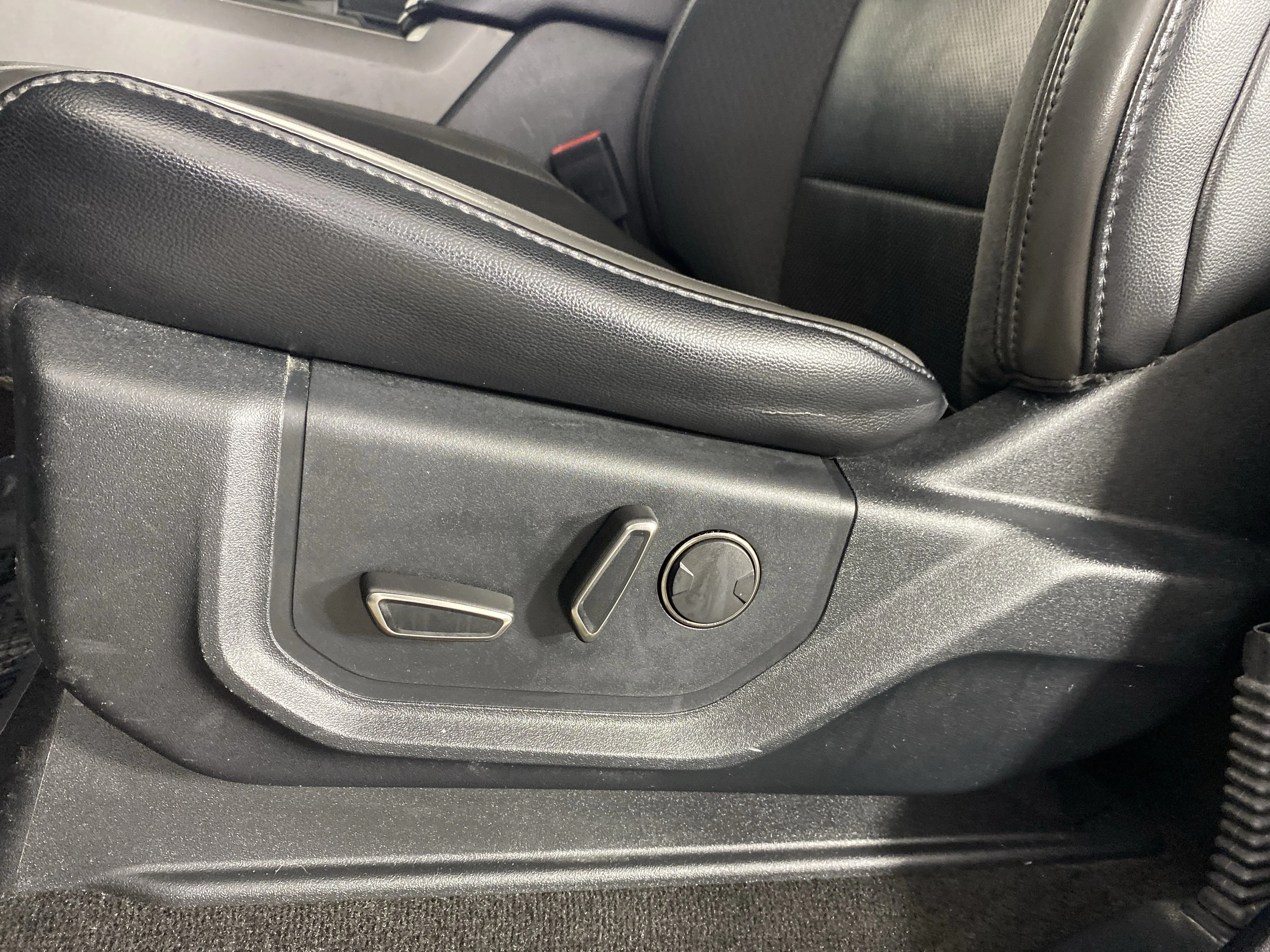 Used 2019 Black Metallic Ford Raptor image 18