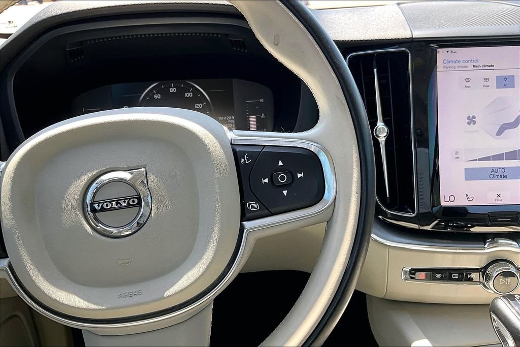 Used 2019 Blue Volvo T5 Momentum image 21
