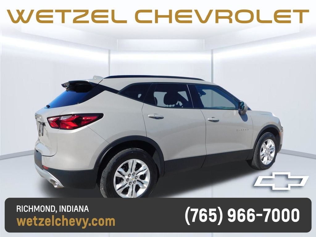 Used 2021 Gray Chevrolet LT image 3