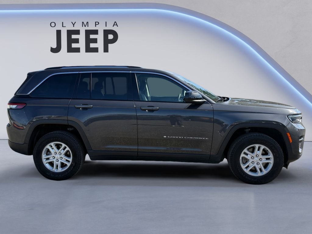 Used 2023 Gray Jeep Laredo image 6