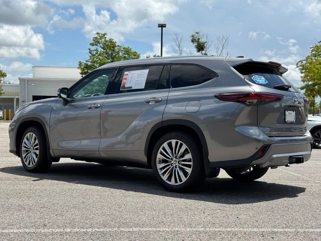 Used 2025  Toyota Platinum image 6