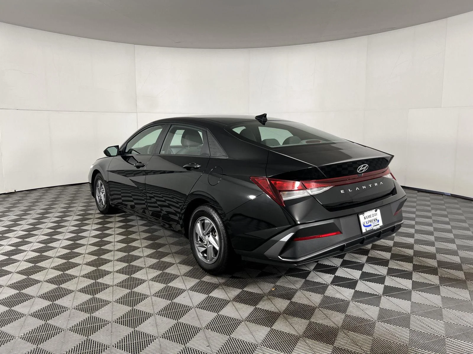 Used 2024 Abyss Black Hyundai SE image 2