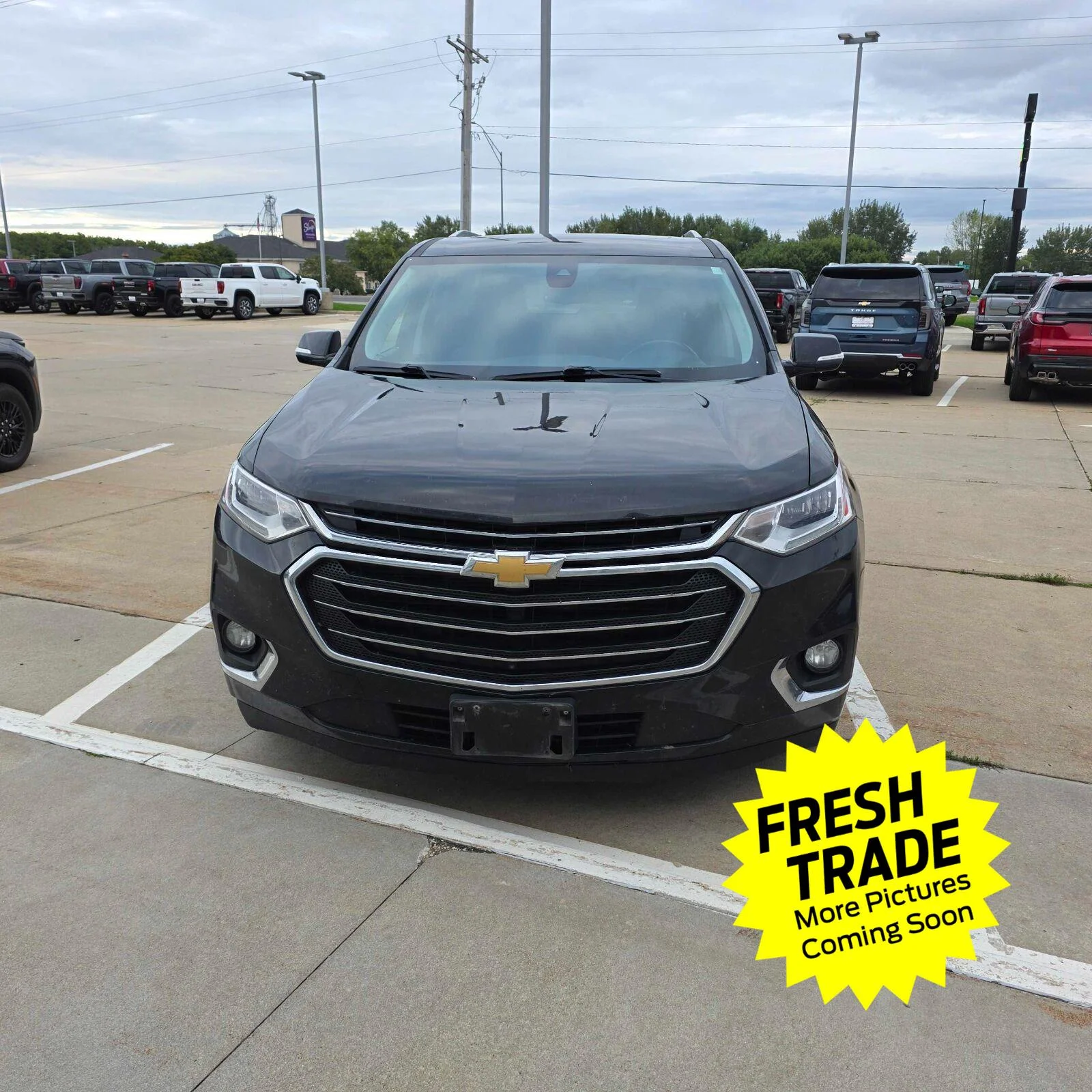 Used 2019 Chevrolet Traverse Premier with VIN 1GNEVKKW1KJ102531 for sale in Charles City, IA