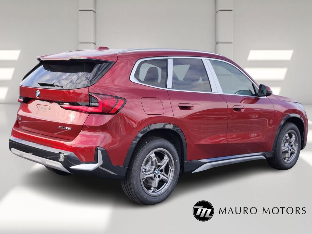 Used 2026 Red BMW xDrive28i image 3