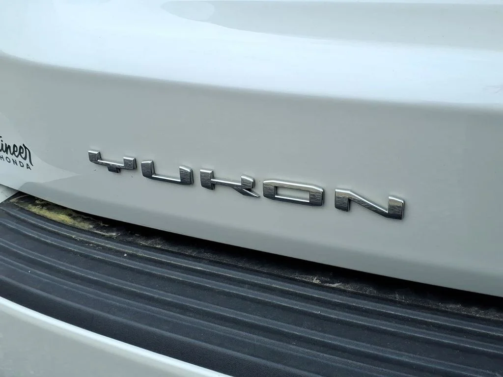 Used 2023 White GMC AT4 image 41