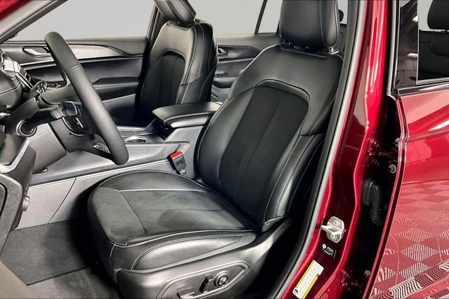 Used 2025 Red Jeep Altitude X image 20