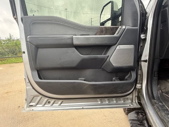 Used 2023 Silver Ford LARIAT image 23