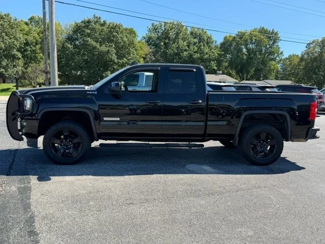 Used 2017 ONYX BLACK GMC NA image 2