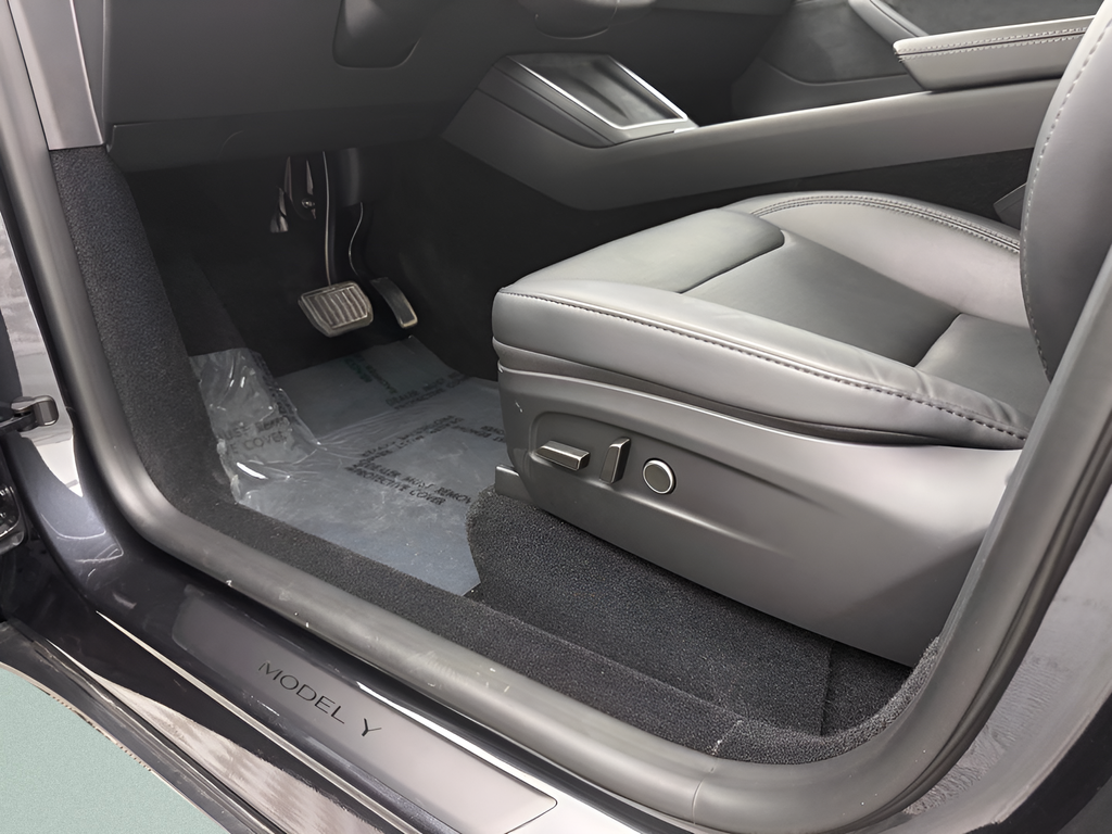Used 2026 Stealth Gray Tesla Long Range image 5