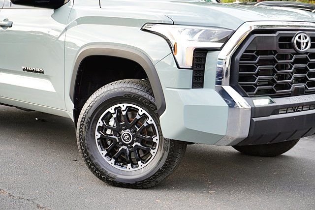 Used 2023  Toyota SR5 image 3