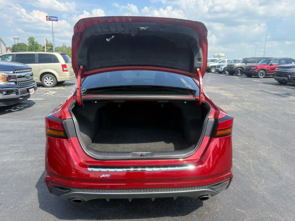 Used 2020 Red Nissan 2.5 SR image 43