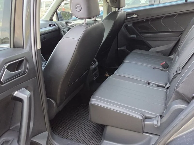 Used 2023 Platinum Gray Metallic Volkswagen SE image 9