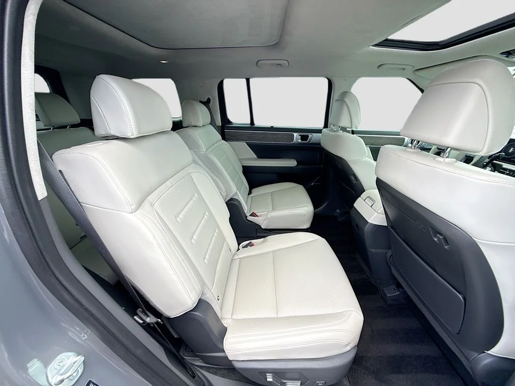 Used 2025 Gray Hyundai Calligraphy image 32
