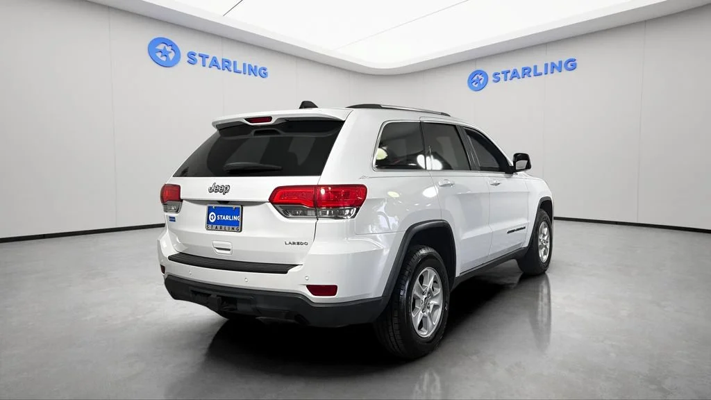 Used 2017 White Jeep Laredo image 9