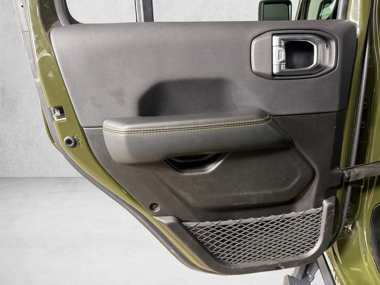 Used 2024 Green Jeep Sahara image 22