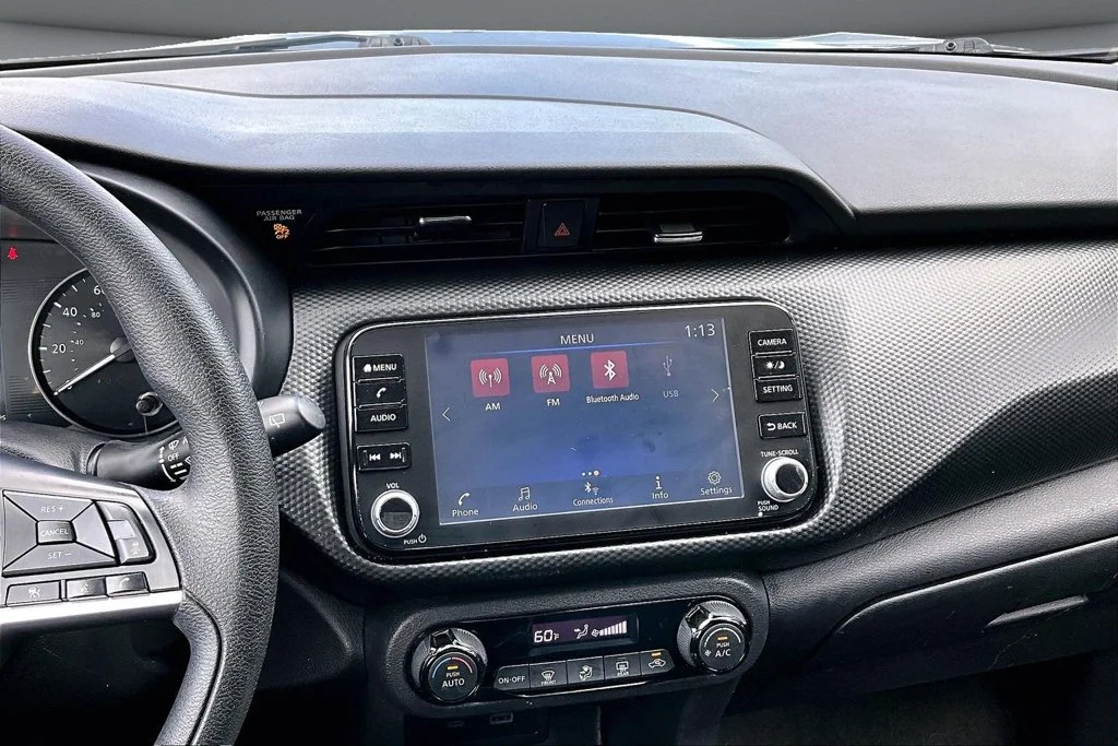 Used 2022 Gray Nissan SV image 9