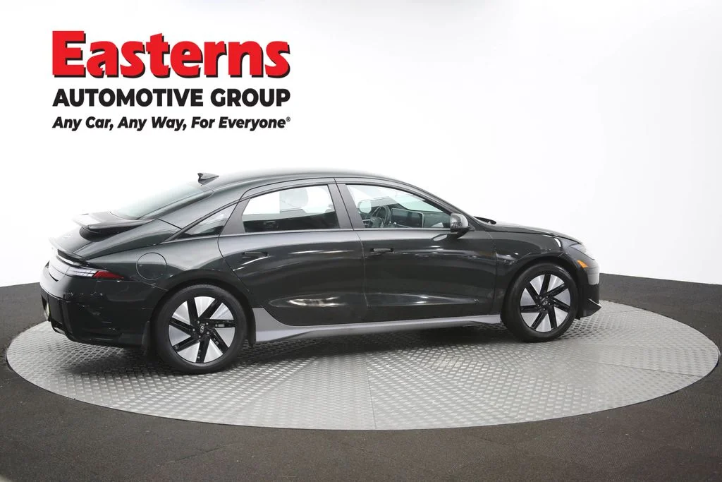 Used 2024 Green Hyundai SE image 43