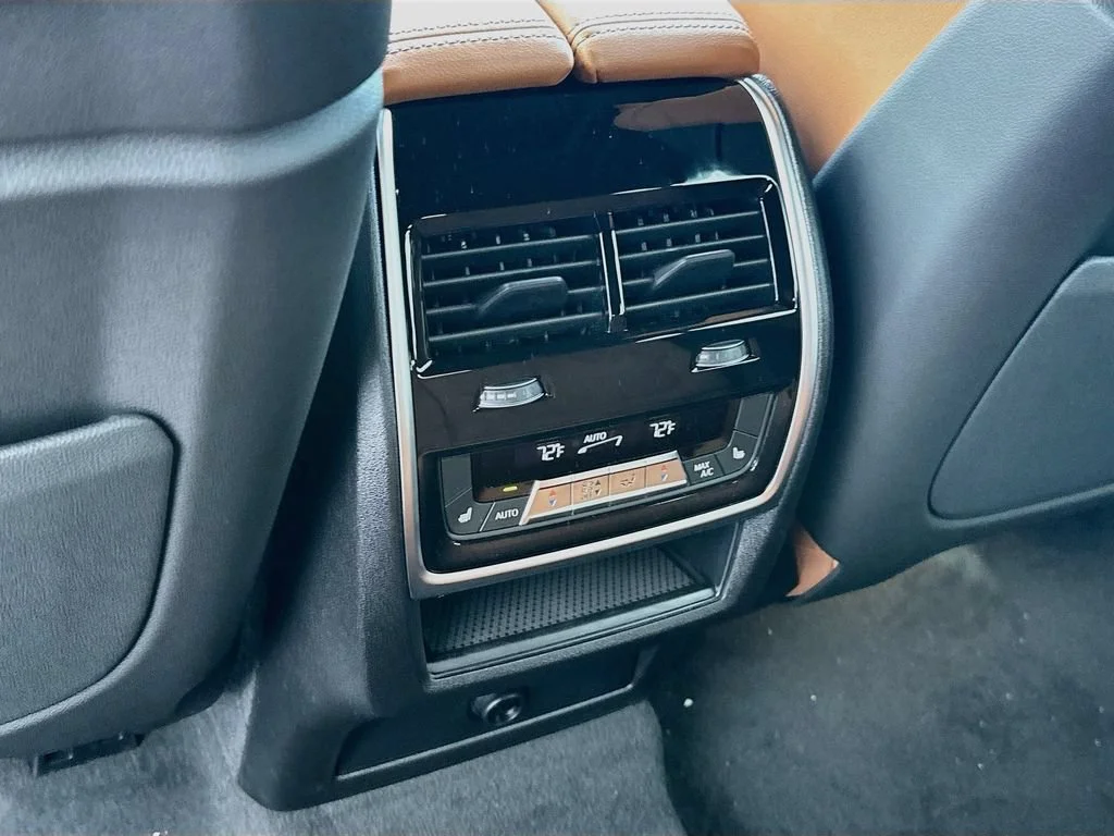 New 2027 Black Sapphire Metallic BMW xDrive40i image 21