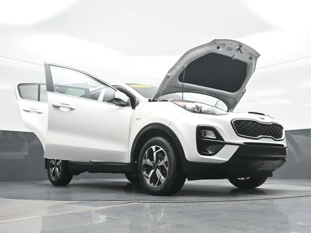 Used 2022 White Kia LX image 32