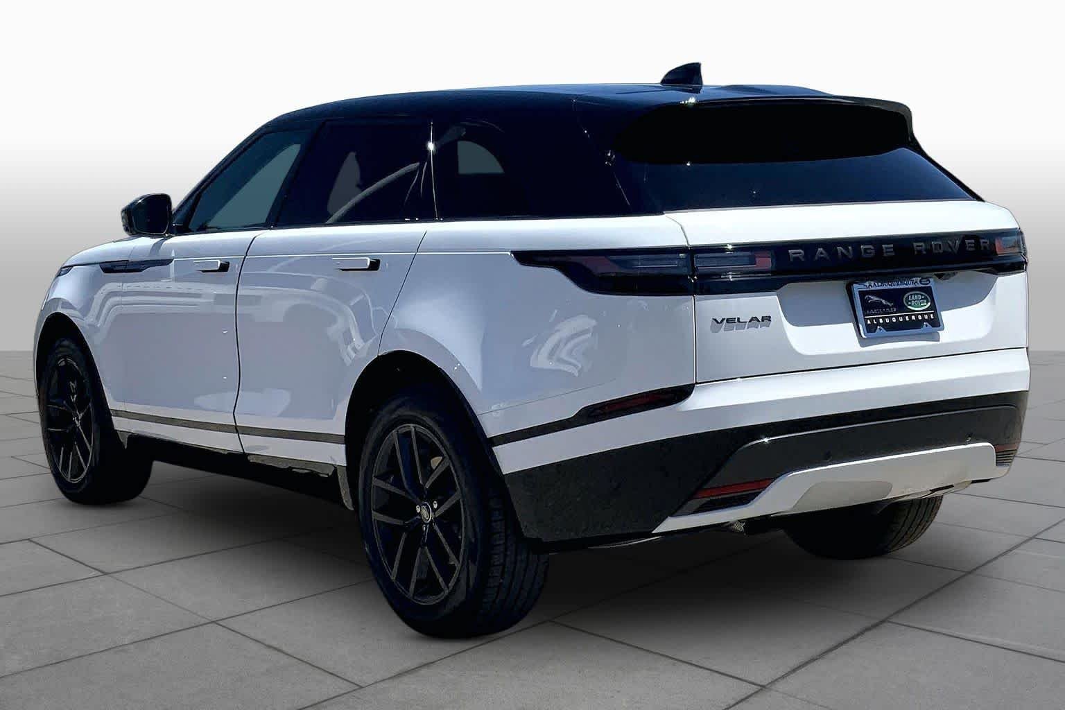 New 2026 Fuji White LAND ROVER Dynamic SE image 12