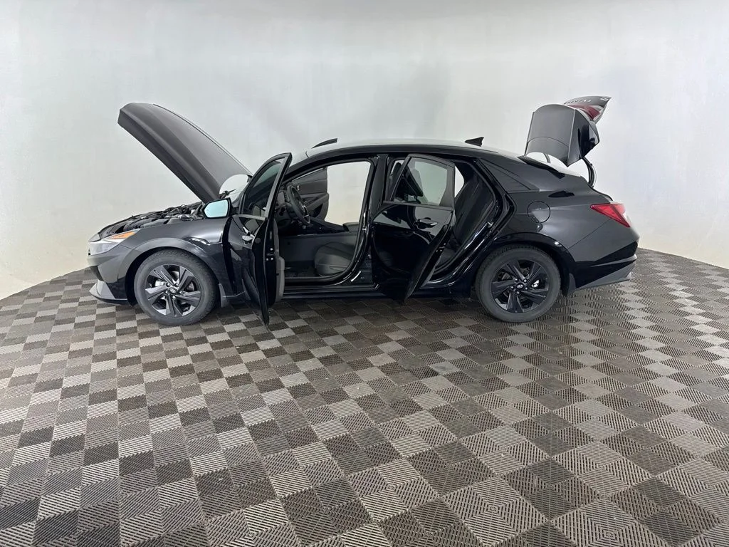 Used 2022 Black Hyundai SEL image 10