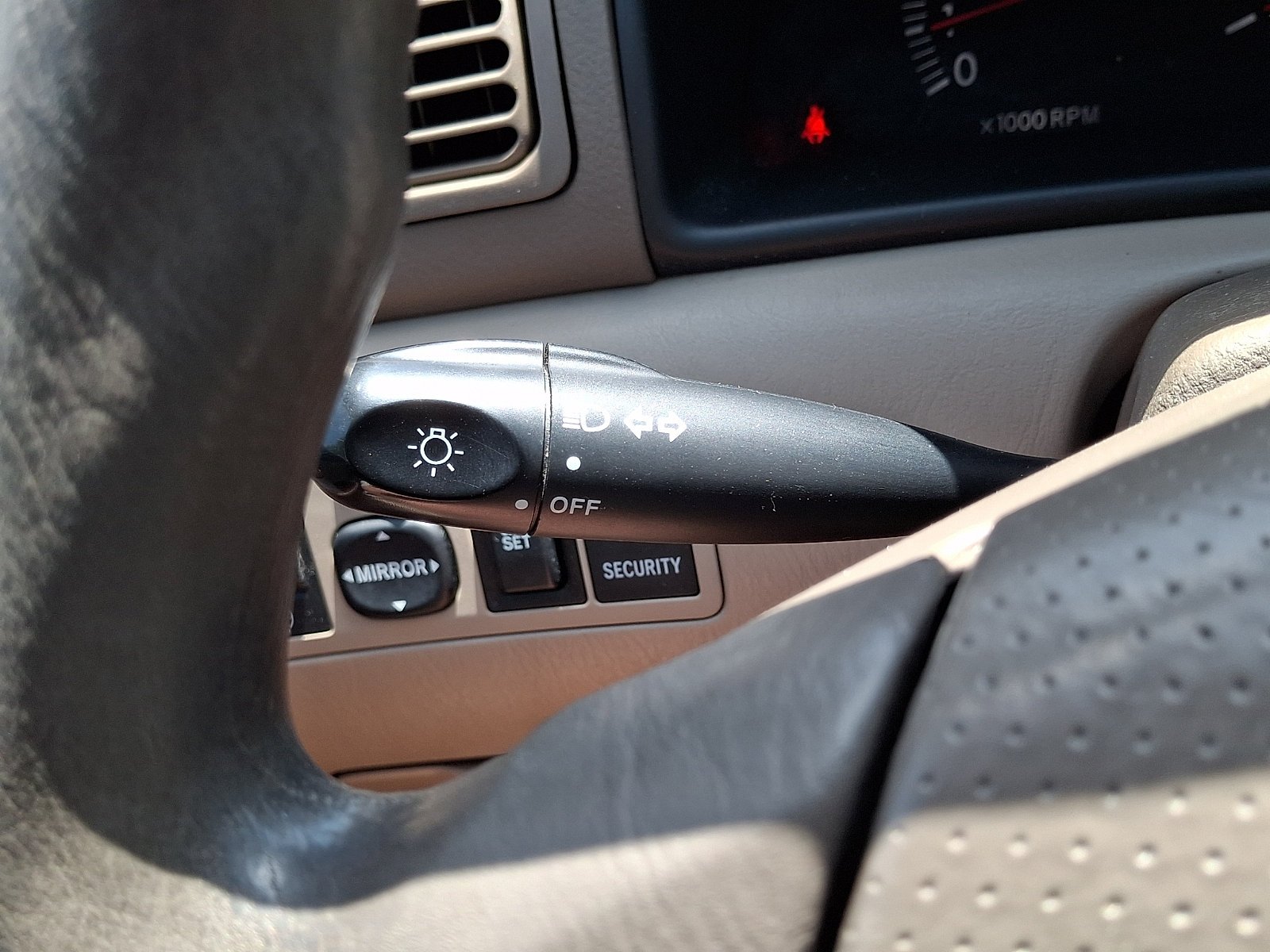 Used 2005 Indigo Ink Pearl Toyota LE image 25