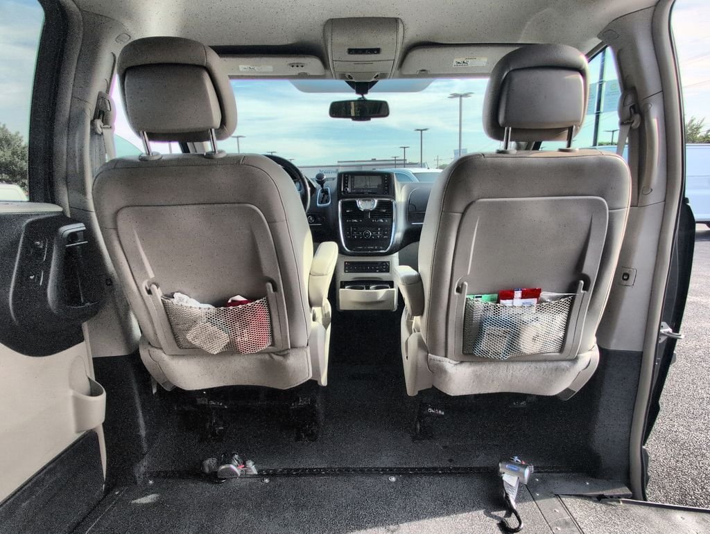 Used 2012 Gray Chrysler Touring-L image 16