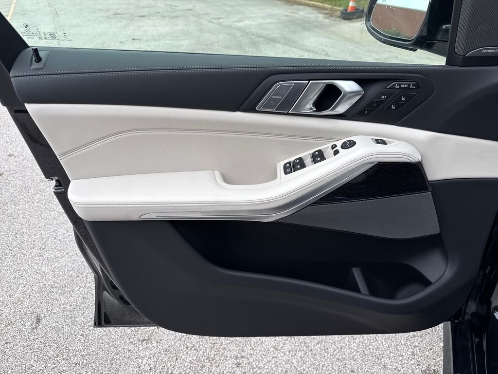 New 2027 Black BMW xDrive40i image 12