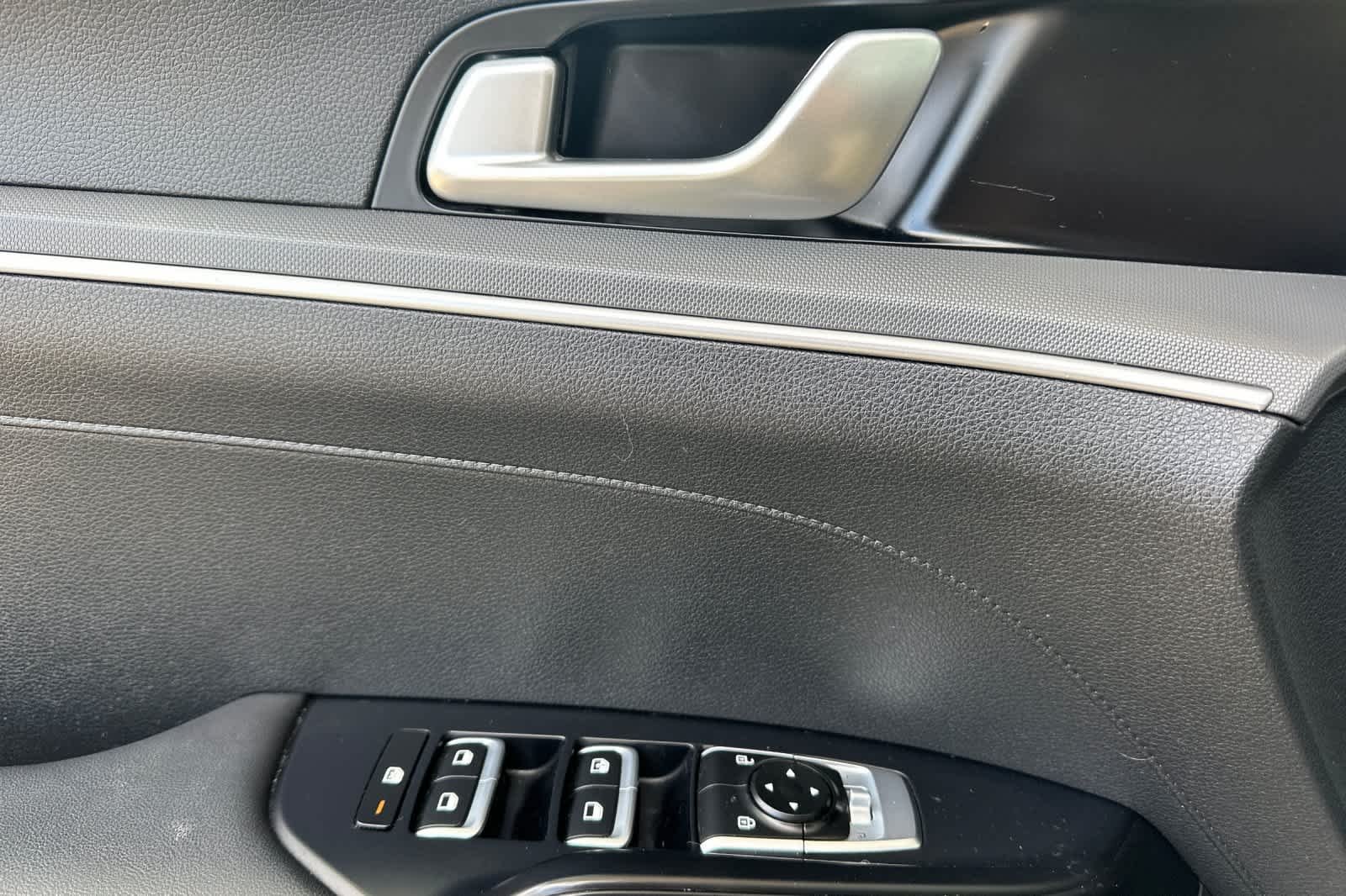 Used 2021 Glacial White Pearl Kia LXS image 12